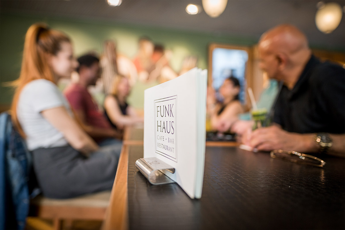 Funkhaus Café – Bar – Restaurant für einen Besuch mit Freunden