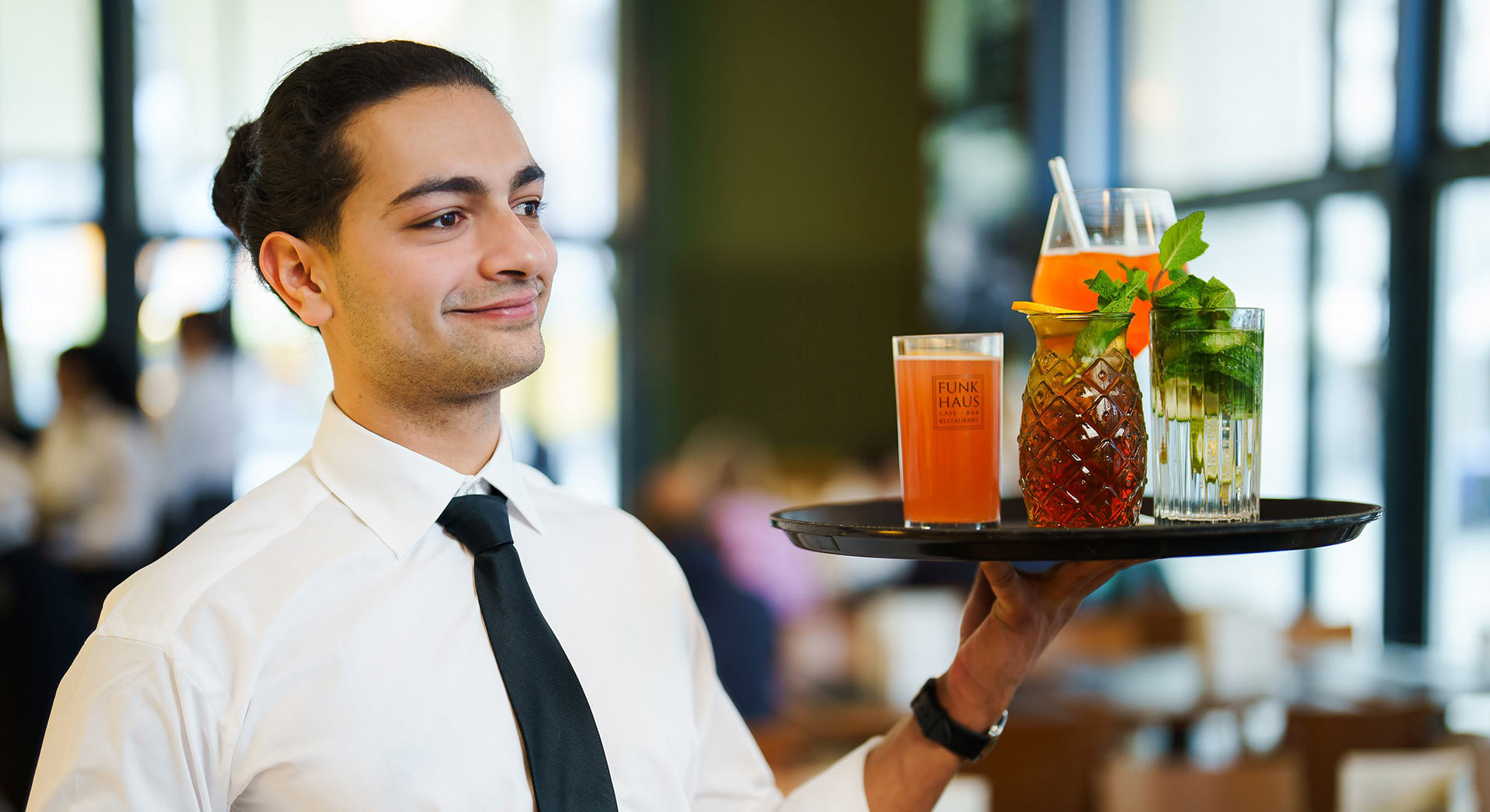 Große Gin-Auswahl in der Bar des Funkhauses